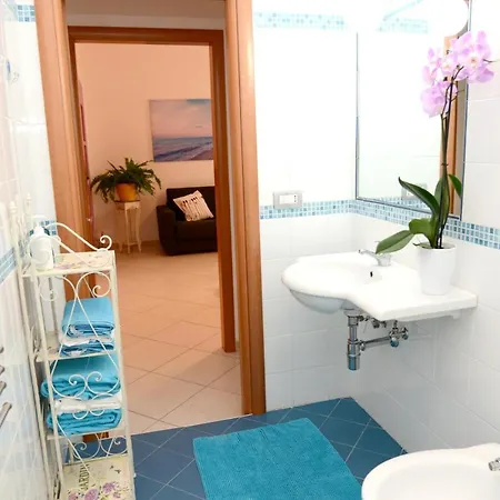Appartamento With One Bedroom In With Furnished Terrace And Wifi 3 Km From The Beach *