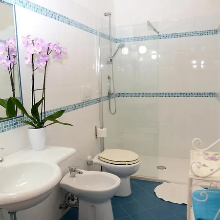 With One Bedroom In With Furnished Terrace And Wifi 3 Km From The Beach Appartement *