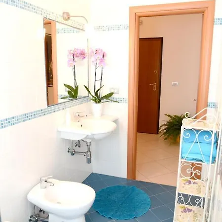 With One Bedroom In With Furnished Terrace And Wifi 3 Km From The Beach Appartement *