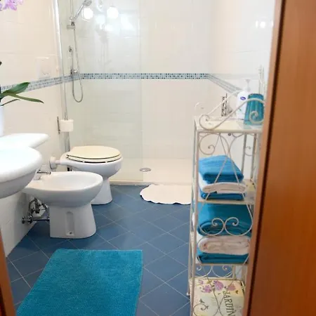 With One Bedroom In With Furnished Terrace And Wifi 3 Km From The Beach Appartamento
