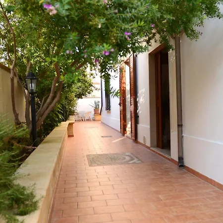 With One Bedroom In With Furnished Terrace And Wifi 3 Km From The Beach *
